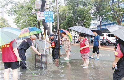  暴雨來(lái)襲 我市全力防汛